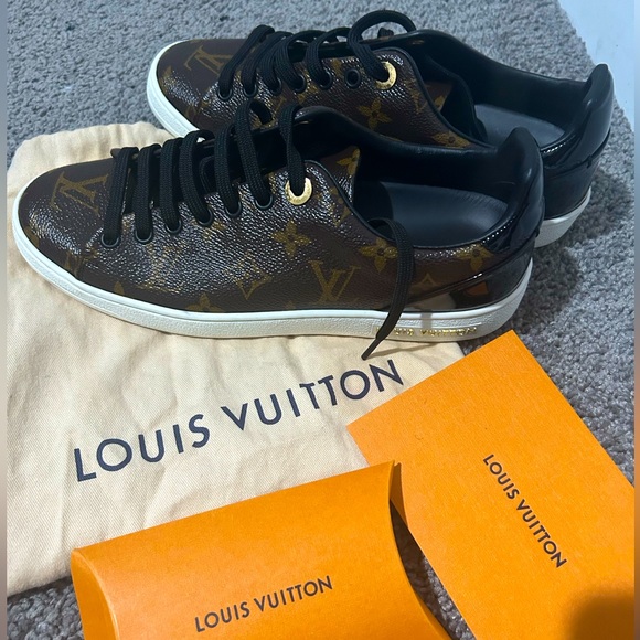 Louis Vuitton sneakers worn 4 times come with proof of purchase - Picture 2 of 2